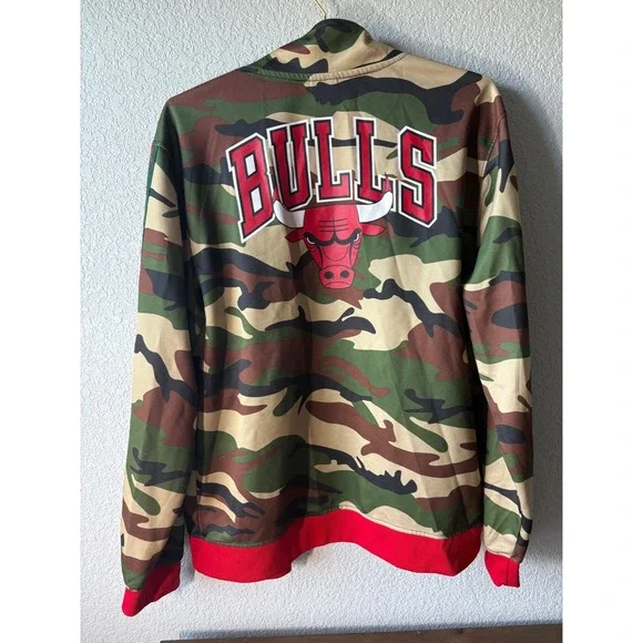 Chicago Bulls NBA Camo Track Jacket Full Zip Red White Stripe XLARGE - Picture 4 of 6